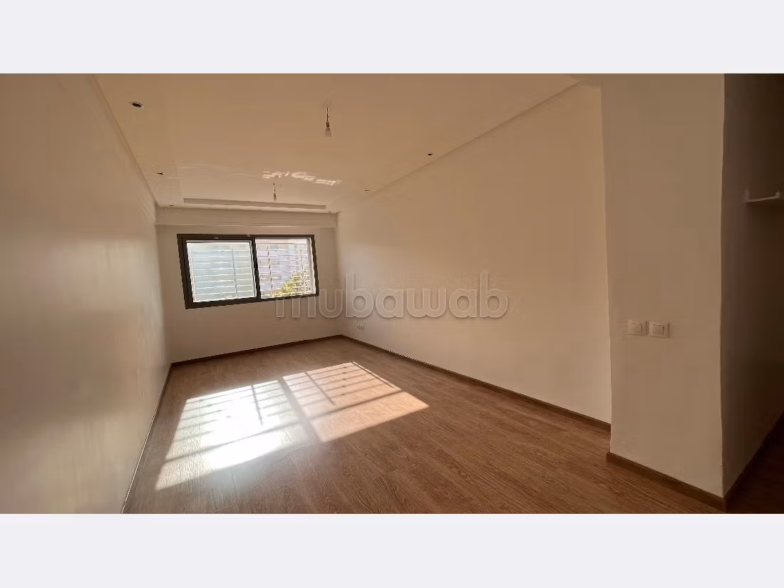 Splendido appartamento in vendita. 3 belle camere da letto. Con ascensore e terrazzo. 