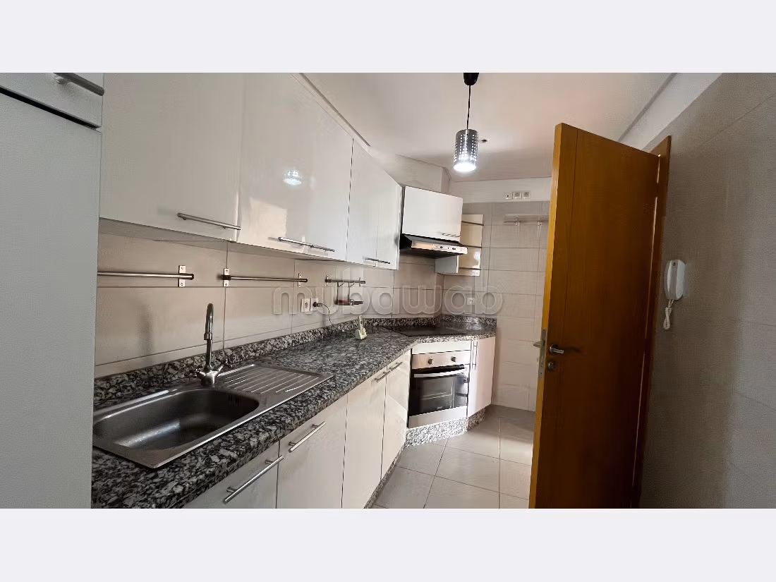 Splendido appartamento in vendita. 3 belle camere da letto. Con ascensore e terrazzo. 