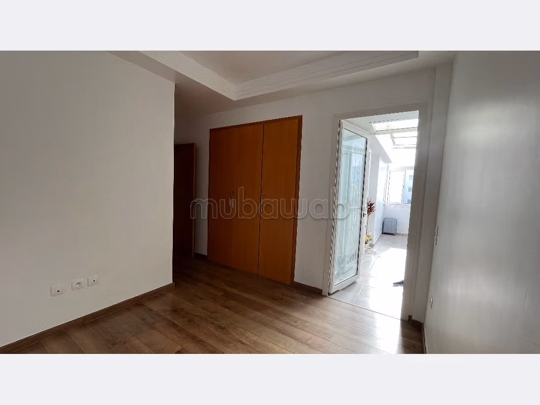 Splendido appartamento in vendita. 3 belle camere da letto. Con ascensore e terrazzo. 