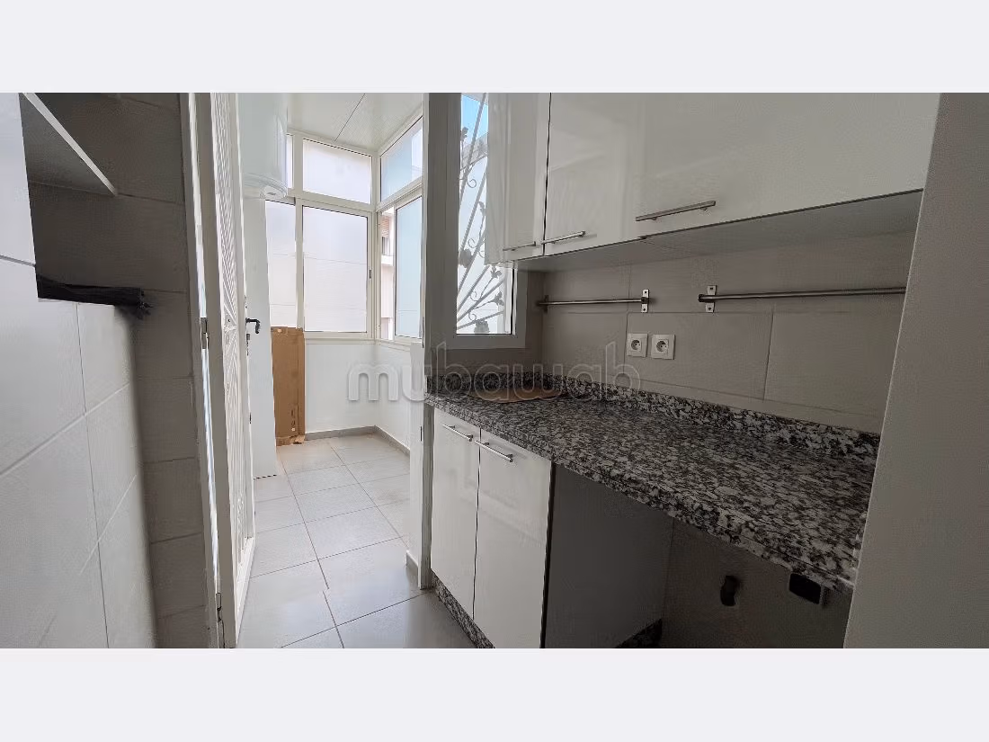 Splendido appartamento in vendita. 3 belle camere da letto. Con ascensore e terrazzo. 