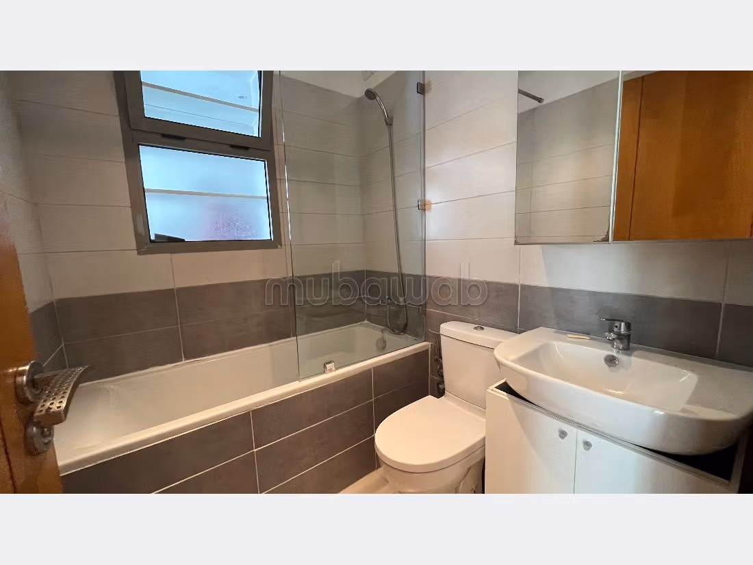 Splendido appartamento in vendita. 3 belle camere da letto. Con ascensore e terrazzo. 