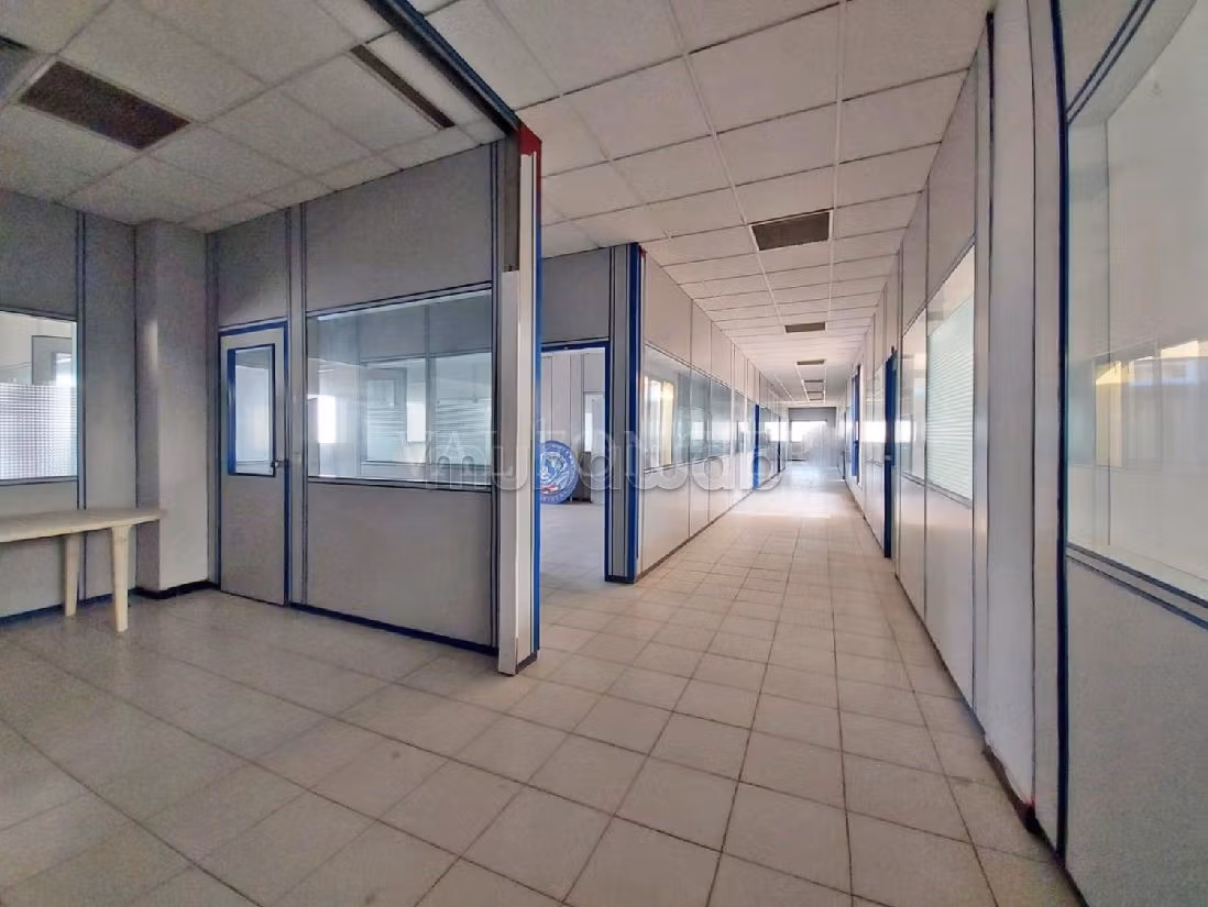 Kantoorruimte te huur in Lissasfa. Oppervlakte 630 m²