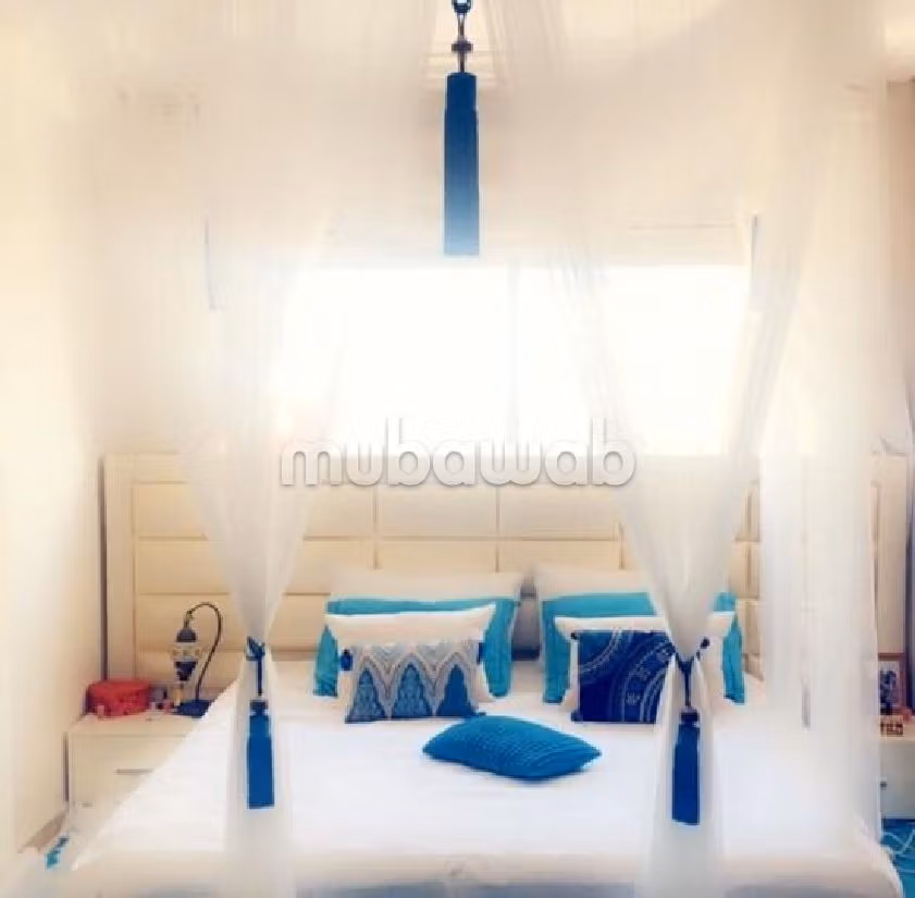 شقة رائعة للبيع بوسط المدينة. المساحة الكلية 124 م². صالة أصيلة ، طبق الأقمار الصناعية