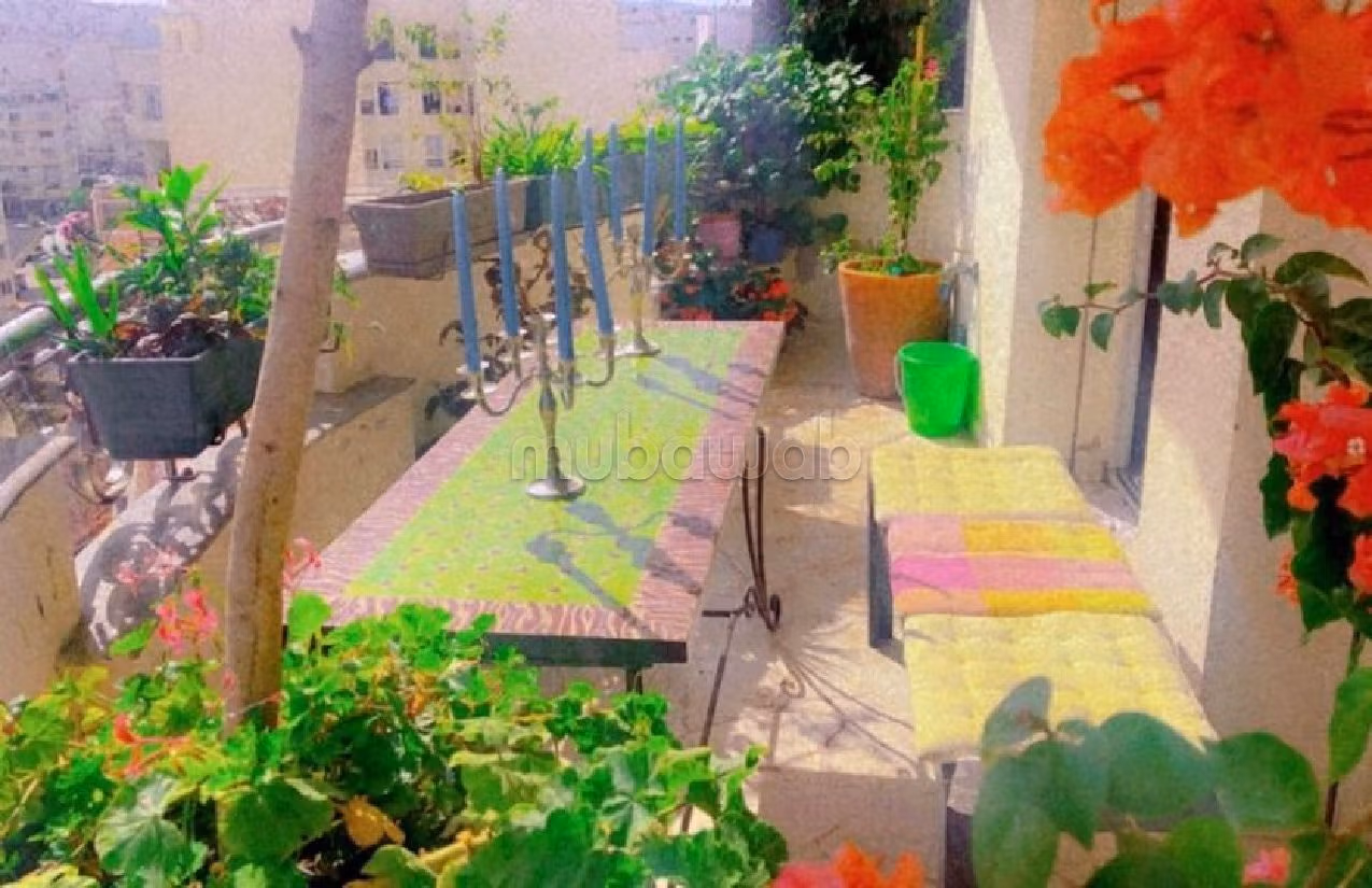 شقة رائعة للبيع بوسط المدينة. المساحة الكلية 124 م². صالة أصيلة ، طبق الأقمار الصناعية