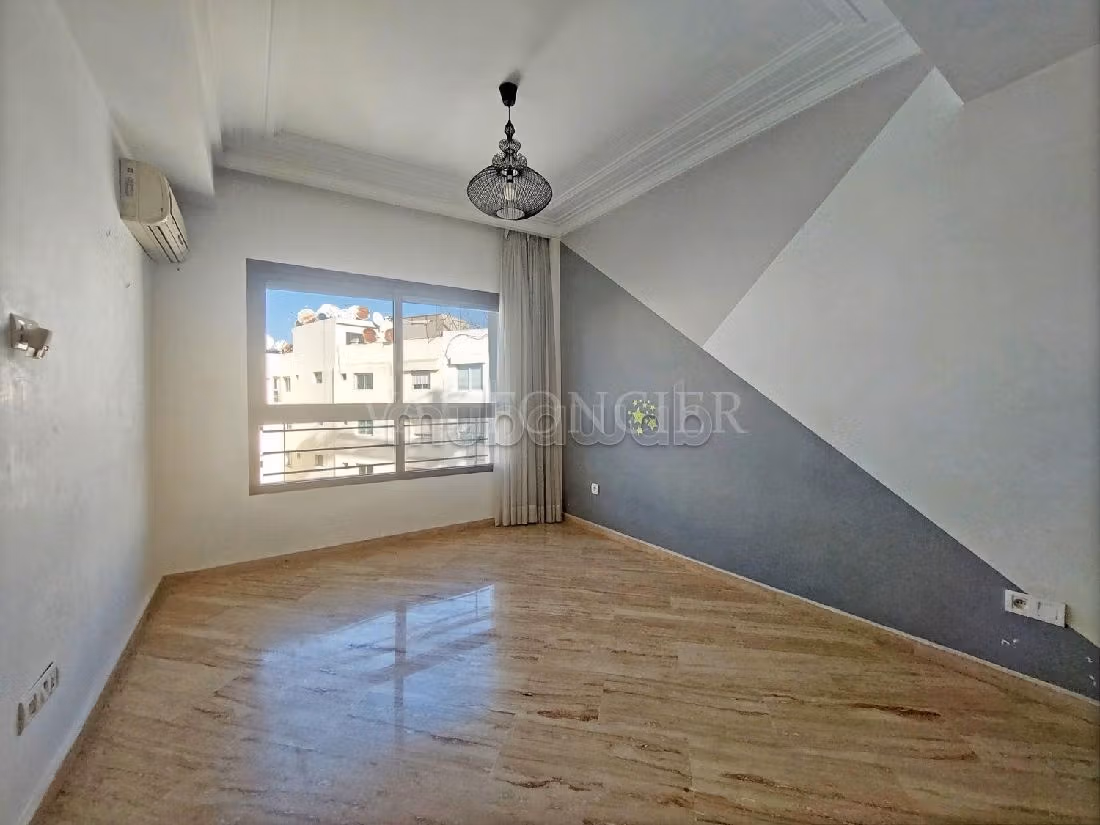 Lovely apartment for rent in Palmier. 3 beautiful rooms. Parking spaces and terrace. 