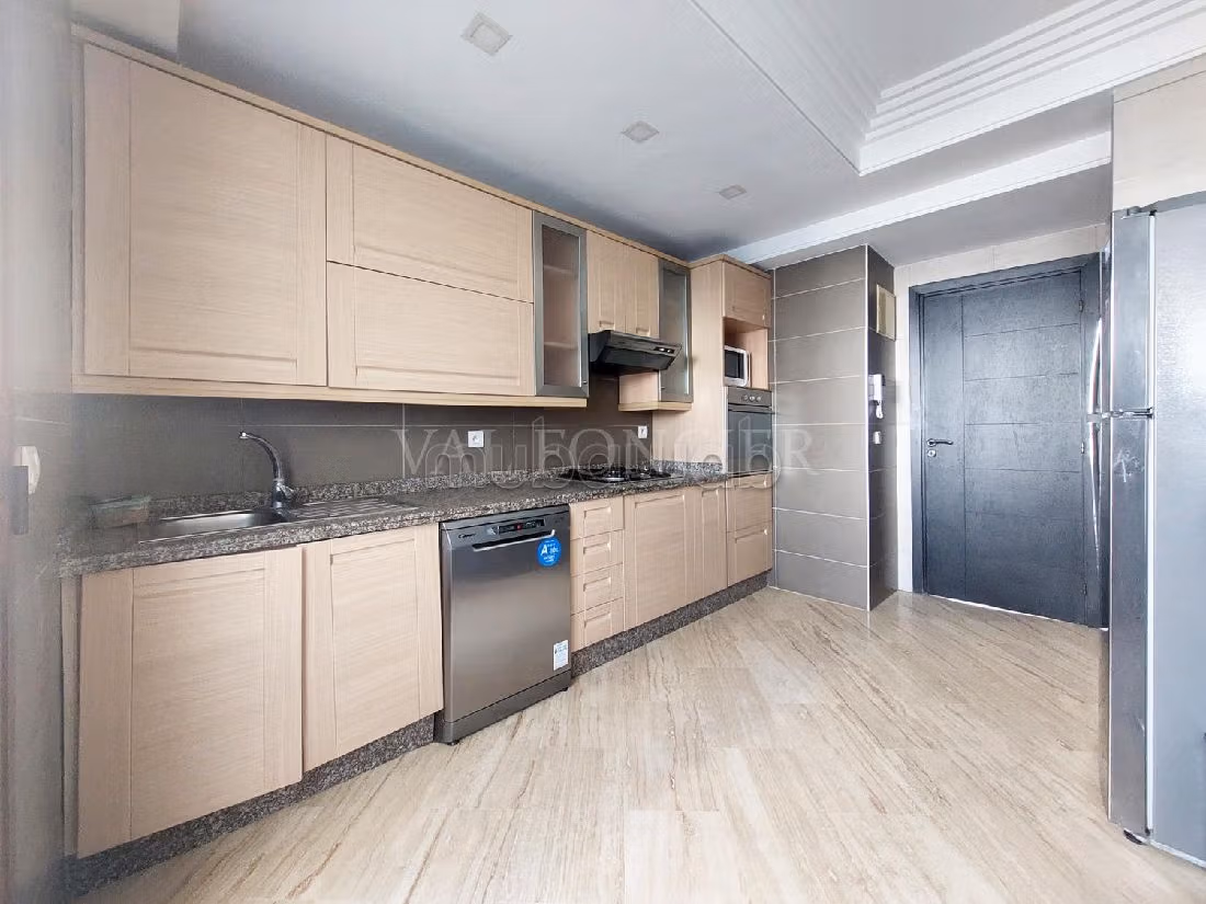 Lovely apartment for rent in Palmier. 3 beautiful rooms. Parking spaces and terrace. 