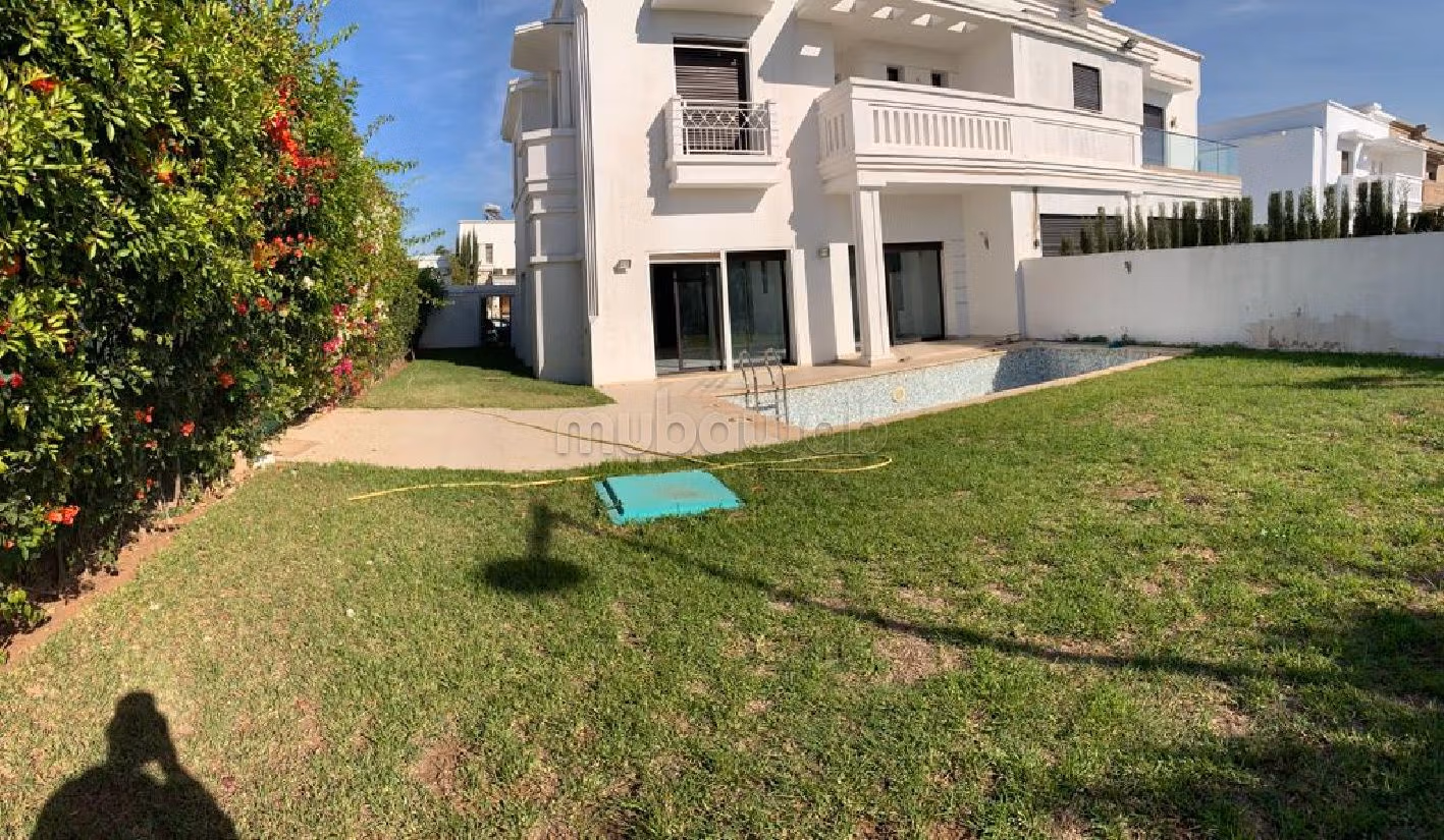 Villa pour location à préstigia vide avec piscine