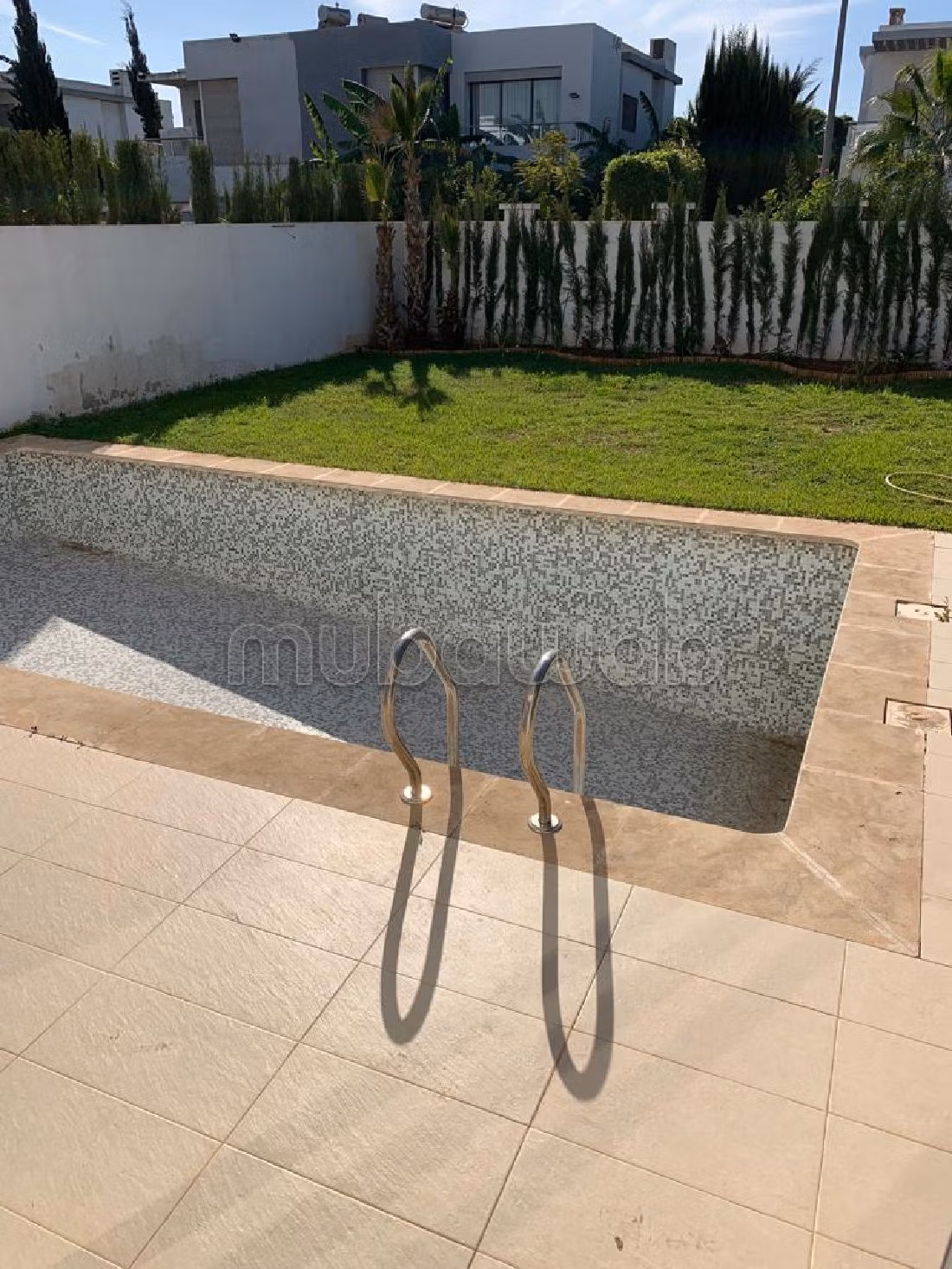 Villa pour location à préstigia vide avec piscine