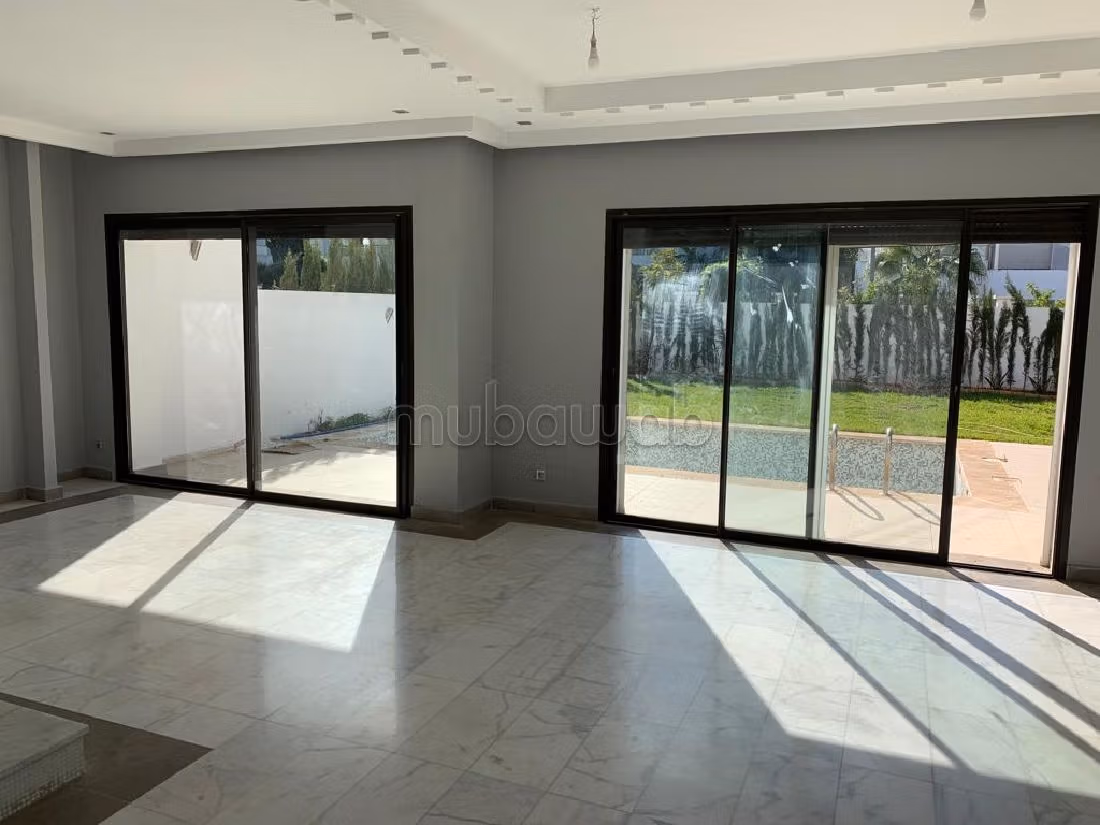 Villa pour location à préstigia vide avec piscine