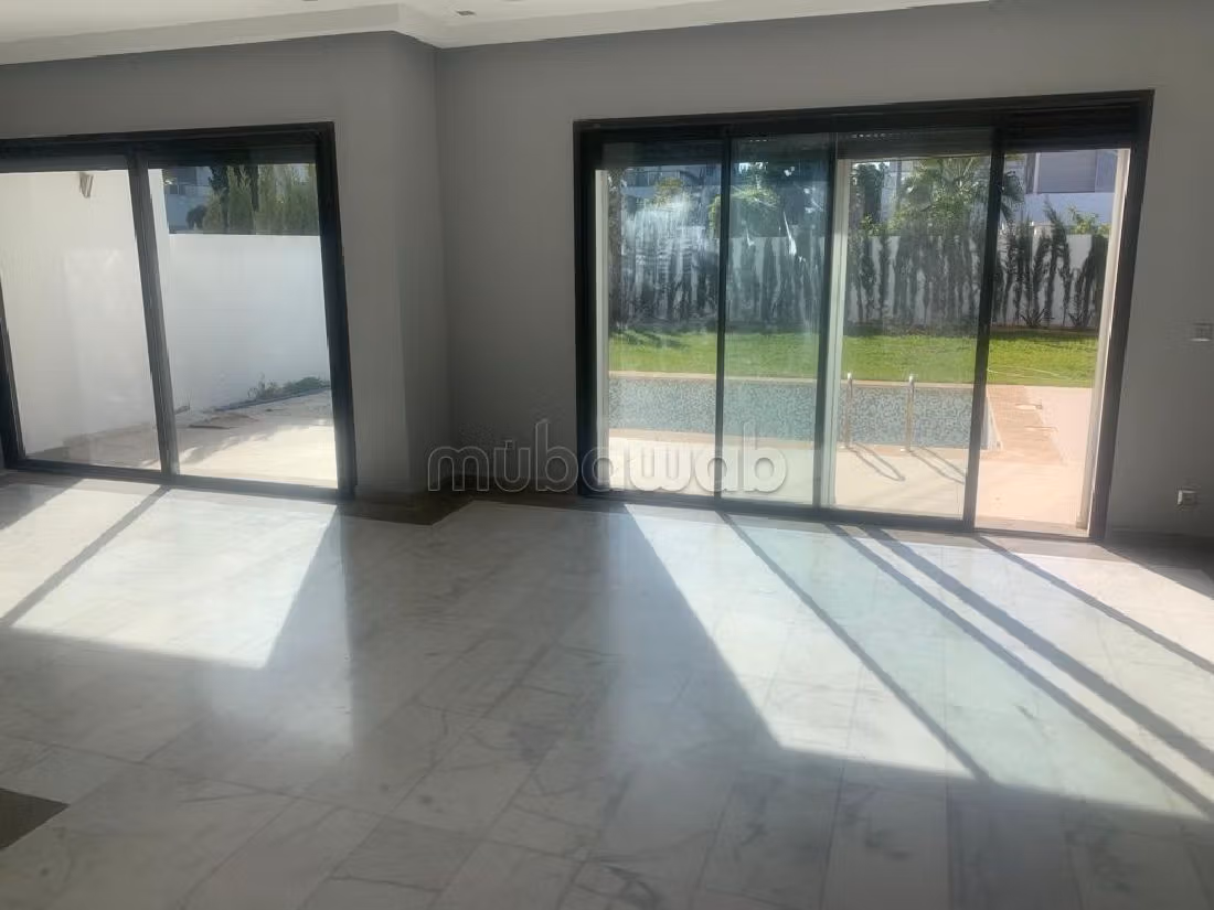 Villa pour location à préstigia vide avec piscine