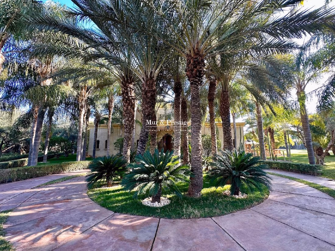 Luxury villa for sale in Route de Fez. 10 large rooms. Working fireplace, Property with swimming pool