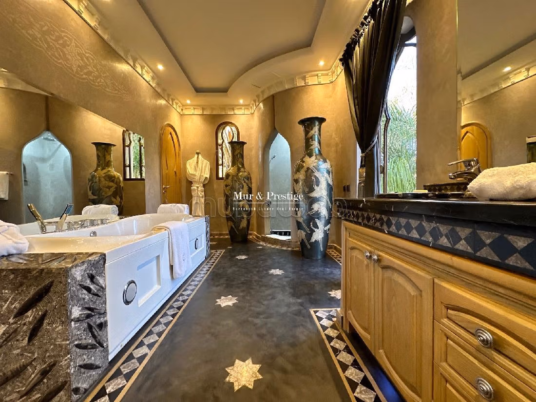 Luxury villa for sale in Route de Fez. 10 large rooms. Working fireplace, Property with swimming pool
