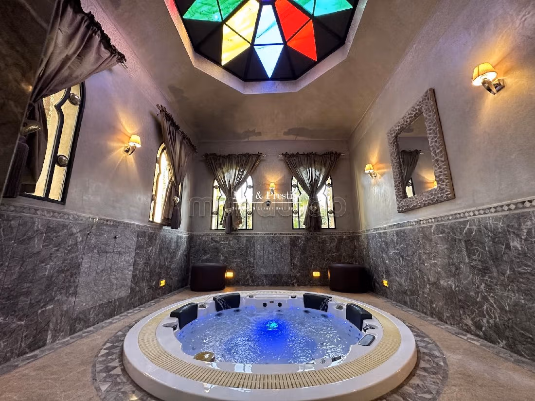 Luxury villa for sale in Route de Fez. 10 large rooms. Working fireplace, Property with swimming pool