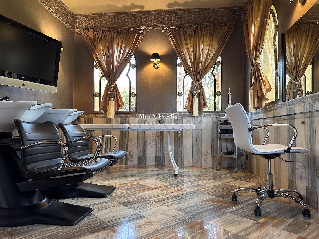 Luxury villa for sale in Route de Fez. 10 large rooms. Working fireplace, Property with swimming pool