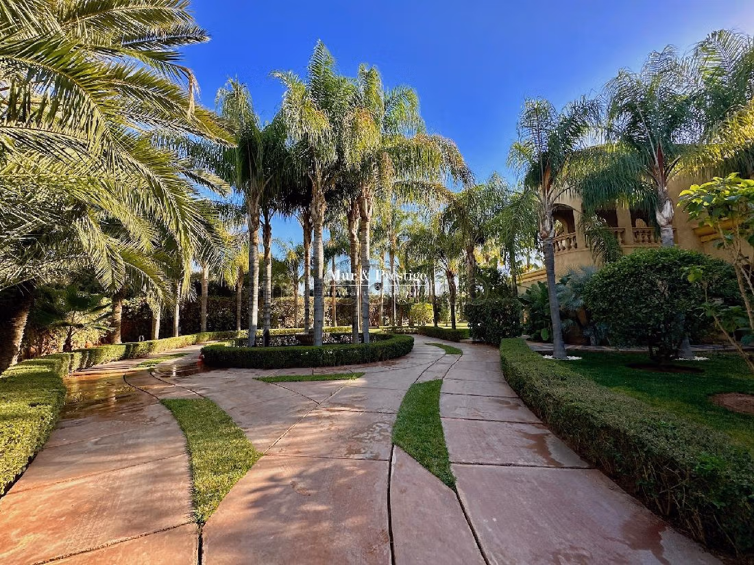 Luxury villa for sale in Route de Fez. 10 large rooms. Working fireplace, Property with swimming pool