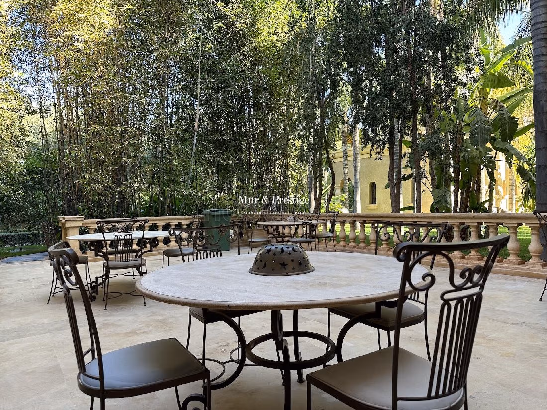 Luxury villa for sale in Route de Fez. 10 large rooms. Working fireplace, Property with swimming pool