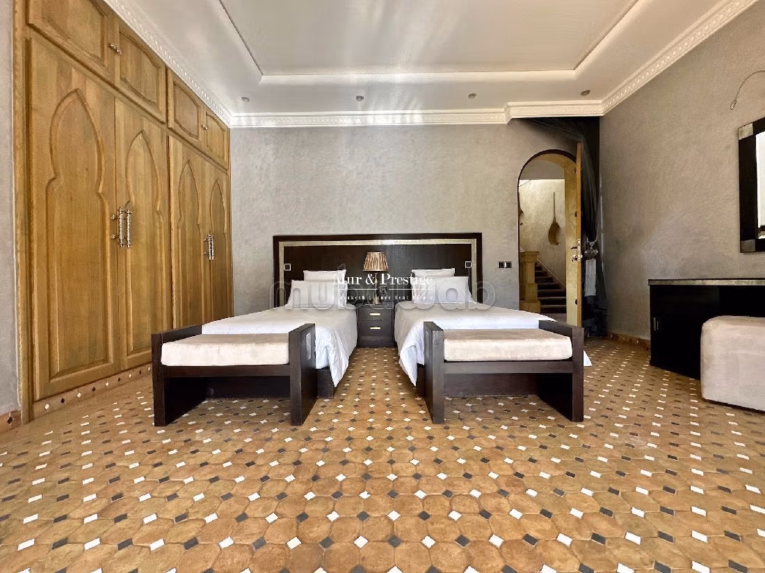 Luxury villa for sale in Route de Fez. 10 large rooms. Working fireplace, Property with swimming pool