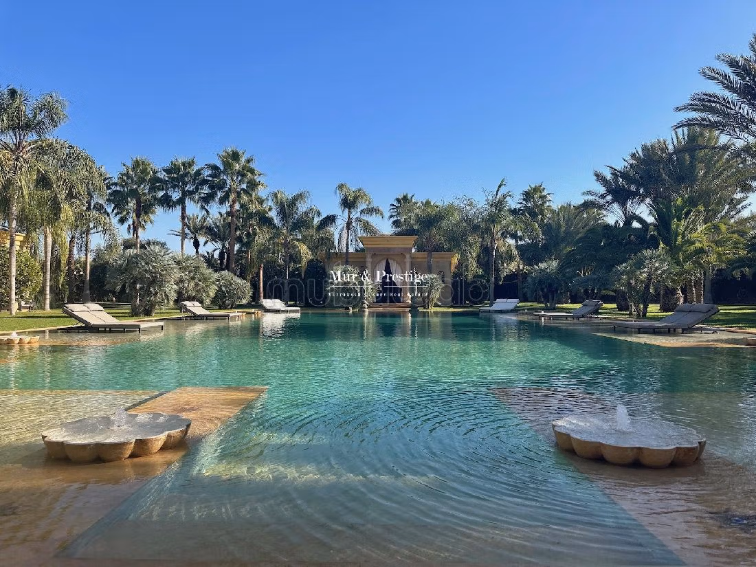 Luxury villa for sale in Route de Fez. 10 large rooms. Working fireplace, Property with swimming pool