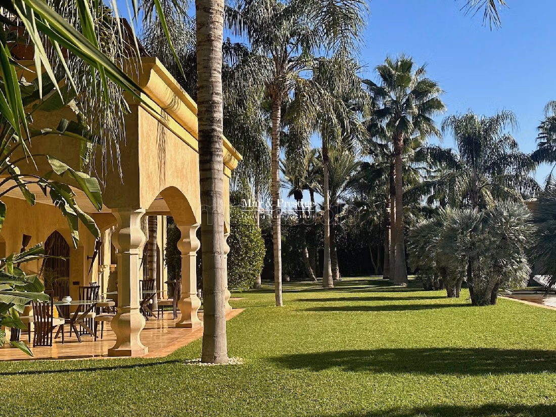 Luxury villa for sale in Route de Fez. 10 large rooms. Working fireplace, Property with swimming pool