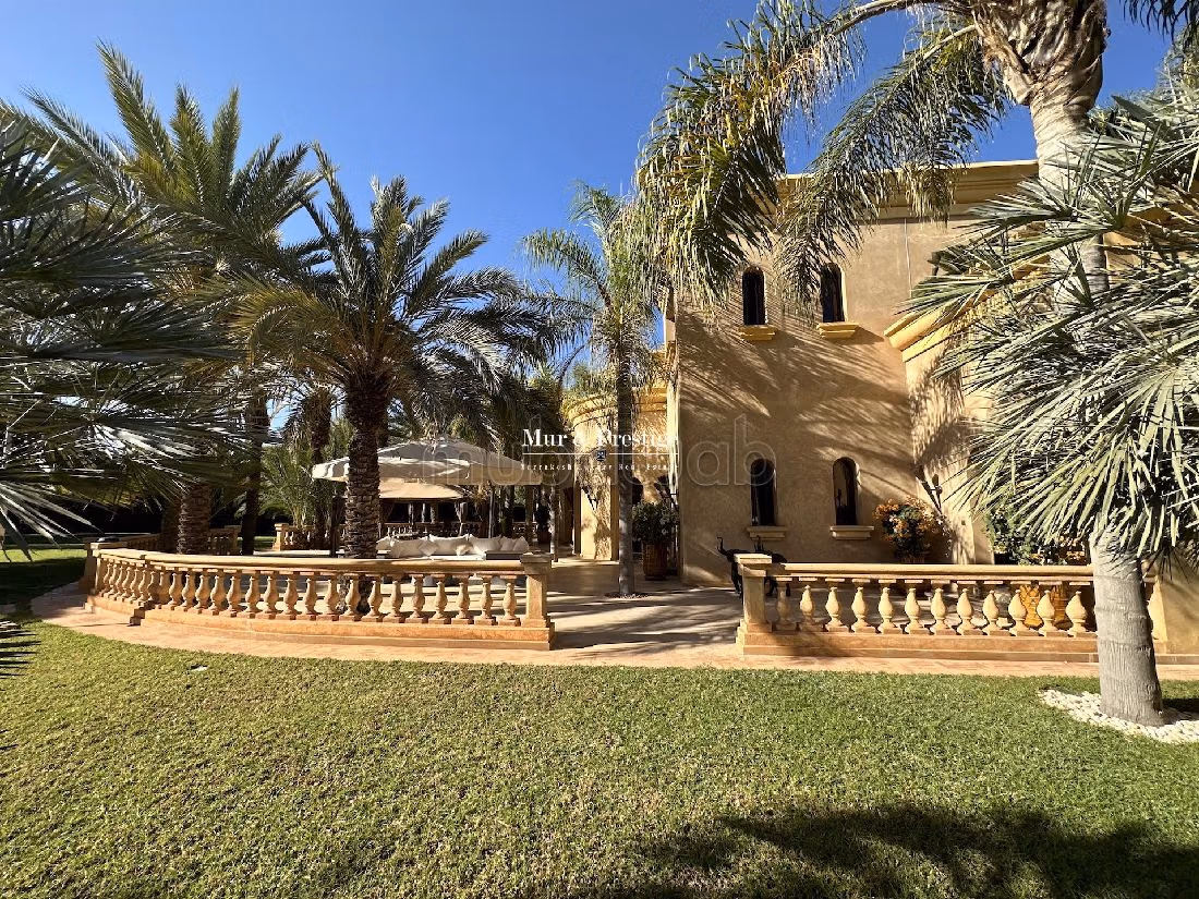 Luxury villa for sale in Route de Fez. 10 large rooms. Working fireplace, Property with swimming pool