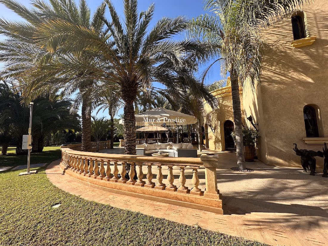 Luxury villa for sale in Route de Fez. 10 large rooms. Working fireplace, Property with swimming pool