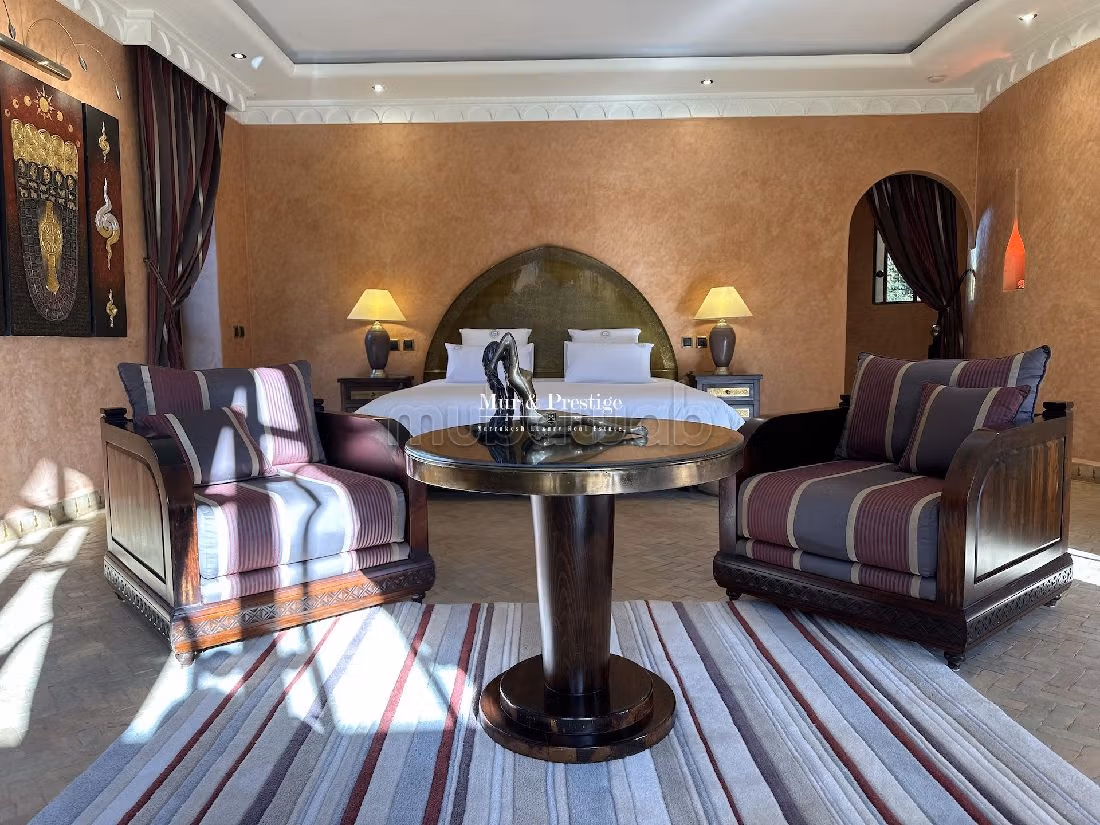 Luxury villa for sale in Route de Fez. 10 large rooms. Working fireplace, Property with swimming pool