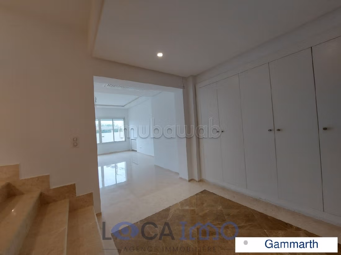 Bellissimo appartamento in affitto a Gammarth. 3 camere da letto. Terrazzo e garage. 