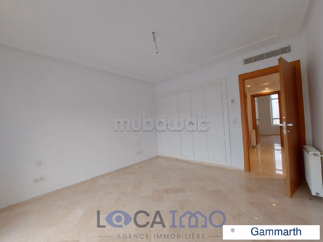 Bellissimo appartamento in affitto a Gammarth. 3 camere da letto. Terrazzo e garage. 
