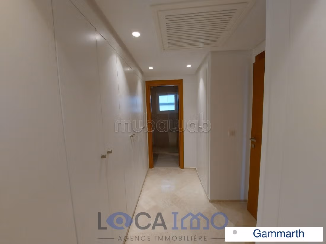 Bellissimo appartamento in affitto a Gammarth. 3 camere da letto. Terrazzo e garage. 