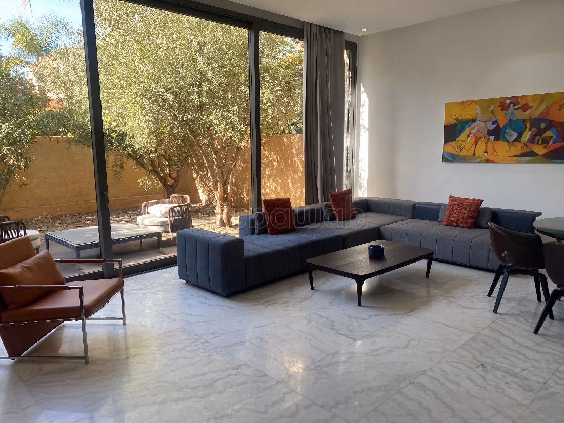 Bel appartement à vendre à Route de Ouarzazate. 4 pièces confortables. Antenne parabolique et sécurité