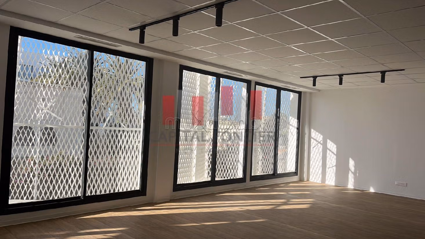 Alquiler de inmuebles en Oasis. Superficie de 250 m². 