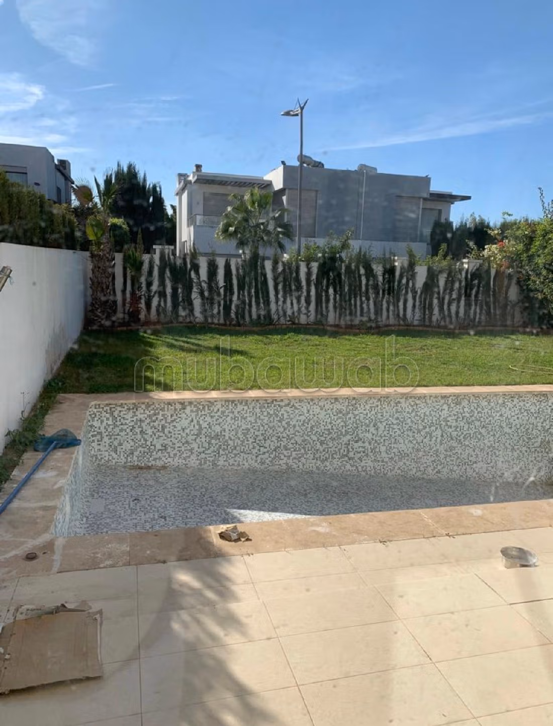 Very nice apartment for rent. 4 large living areas. 