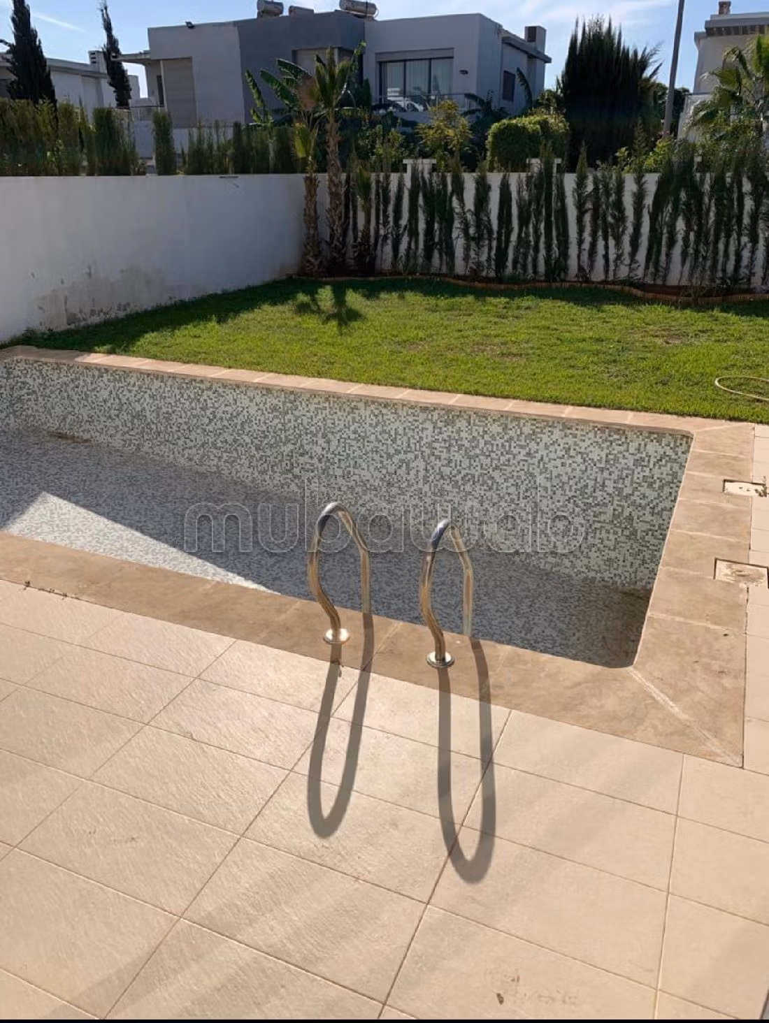 Very nice apartment for rent. 4 large living areas. 