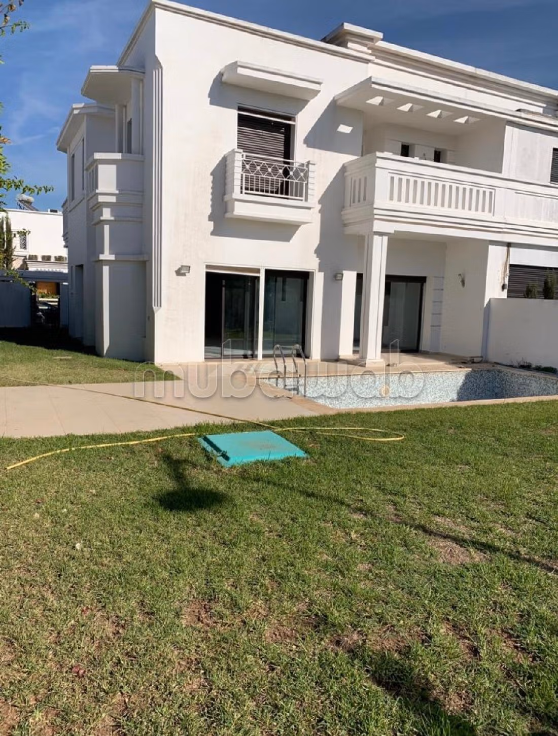 Very nice apartment for rent. 4 large living areas. 