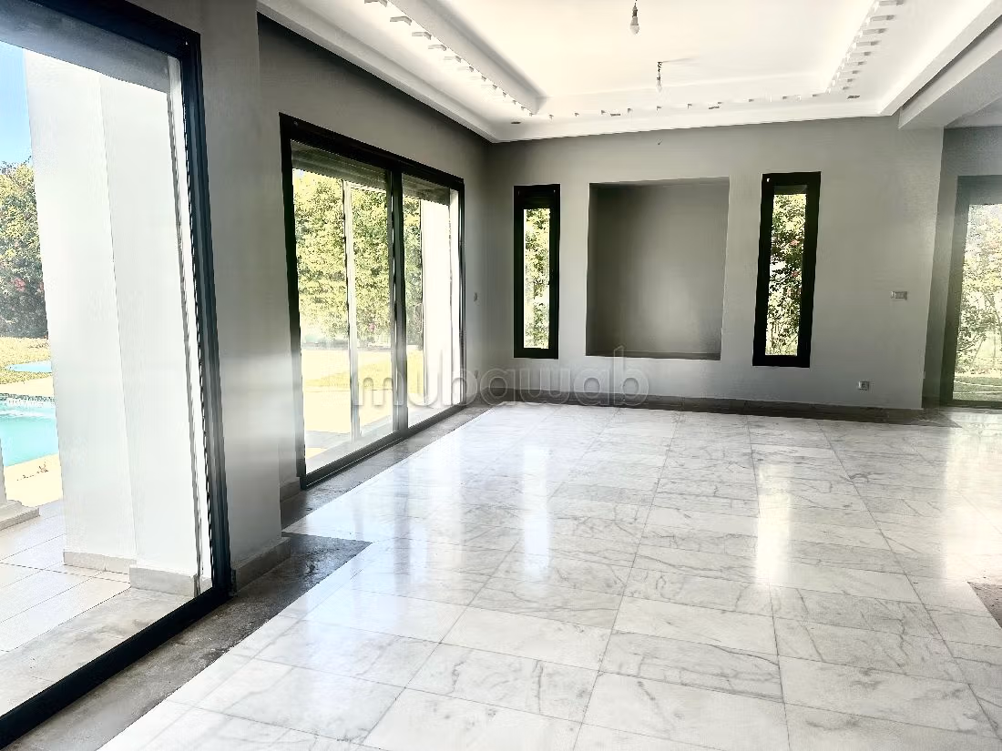 Very nice apartment for rent. 4 large living areas. 