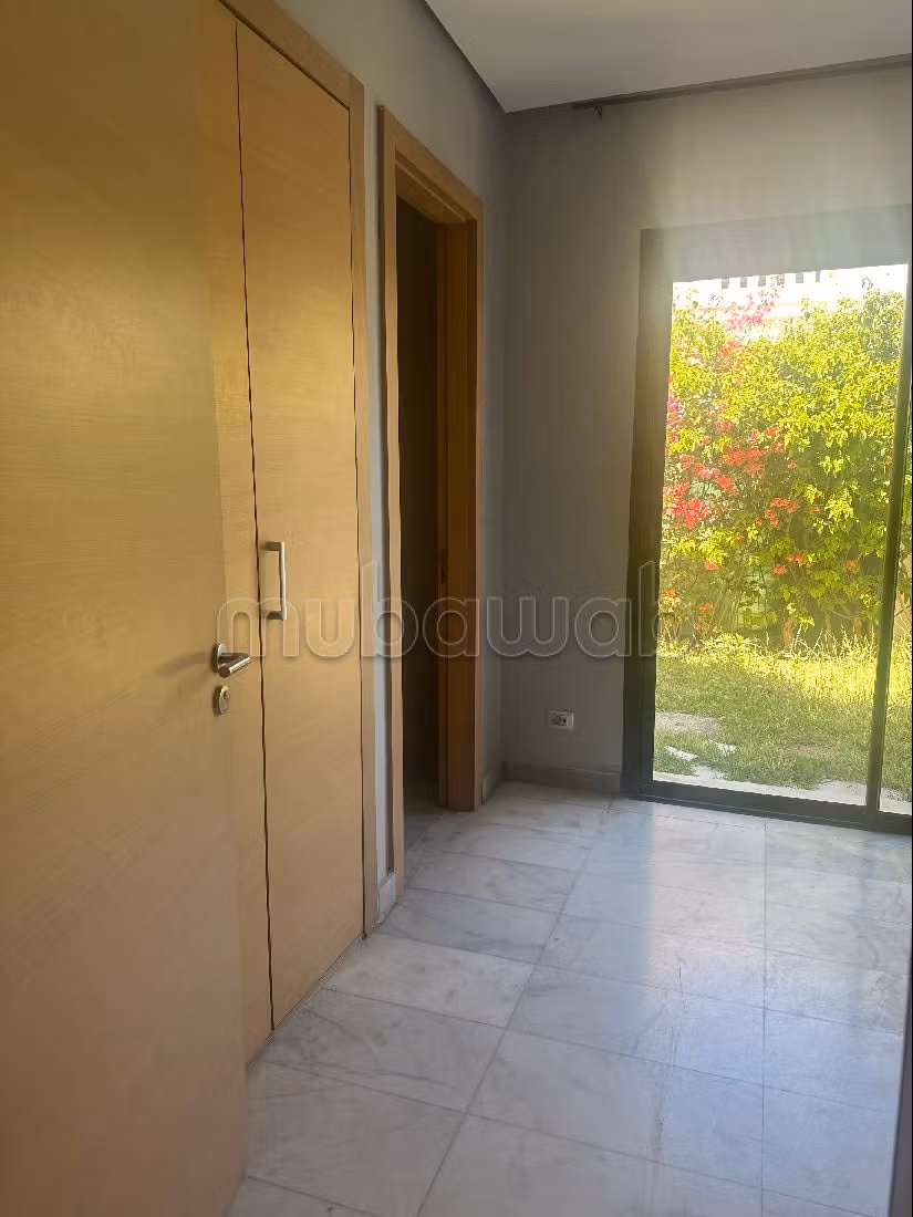 Very nice apartment for rent. 4 large living areas. 