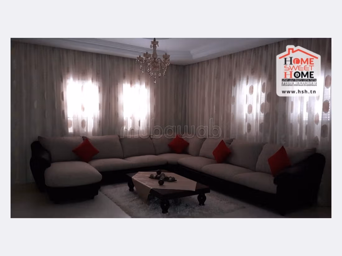Magnifica villa in vendita. Superficie di 750 m². Giardino e garage. 
