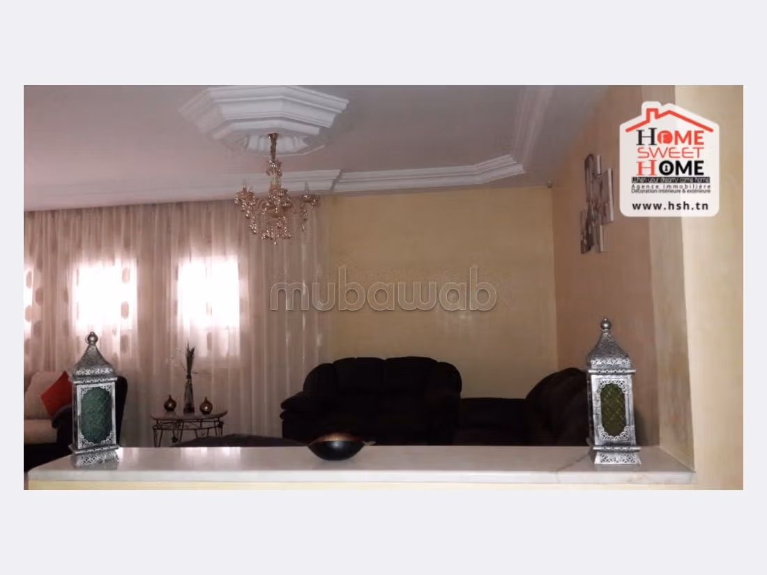 Magnifica villa in vendita. Superficie di 750 m². Giardino e garage. 