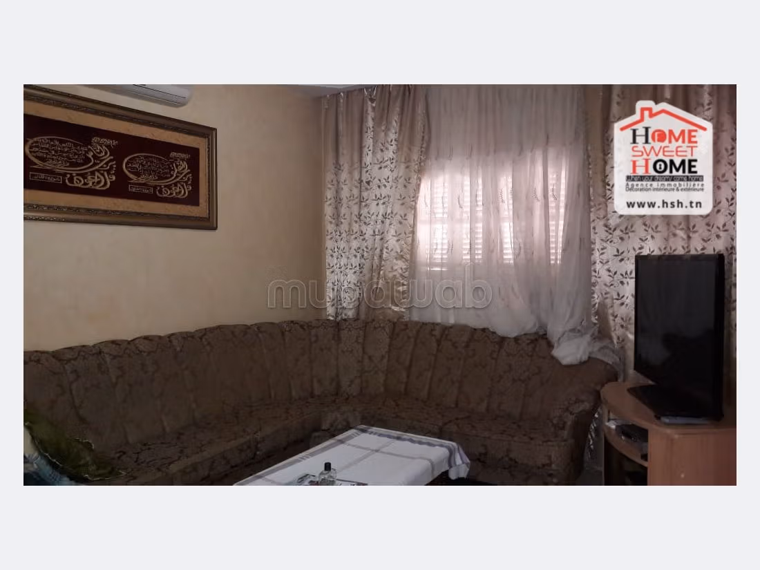 Magnifica villa in vendita. Superficie di 750 m². Giardino e garage. 