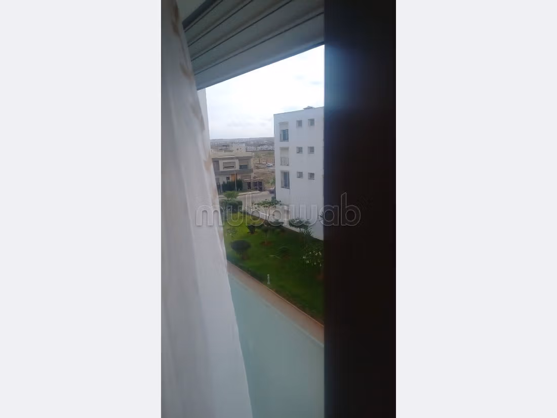 شقة رائعة للبيع بدار بوعزة. 3 غرف ممتازة. مرآب. 