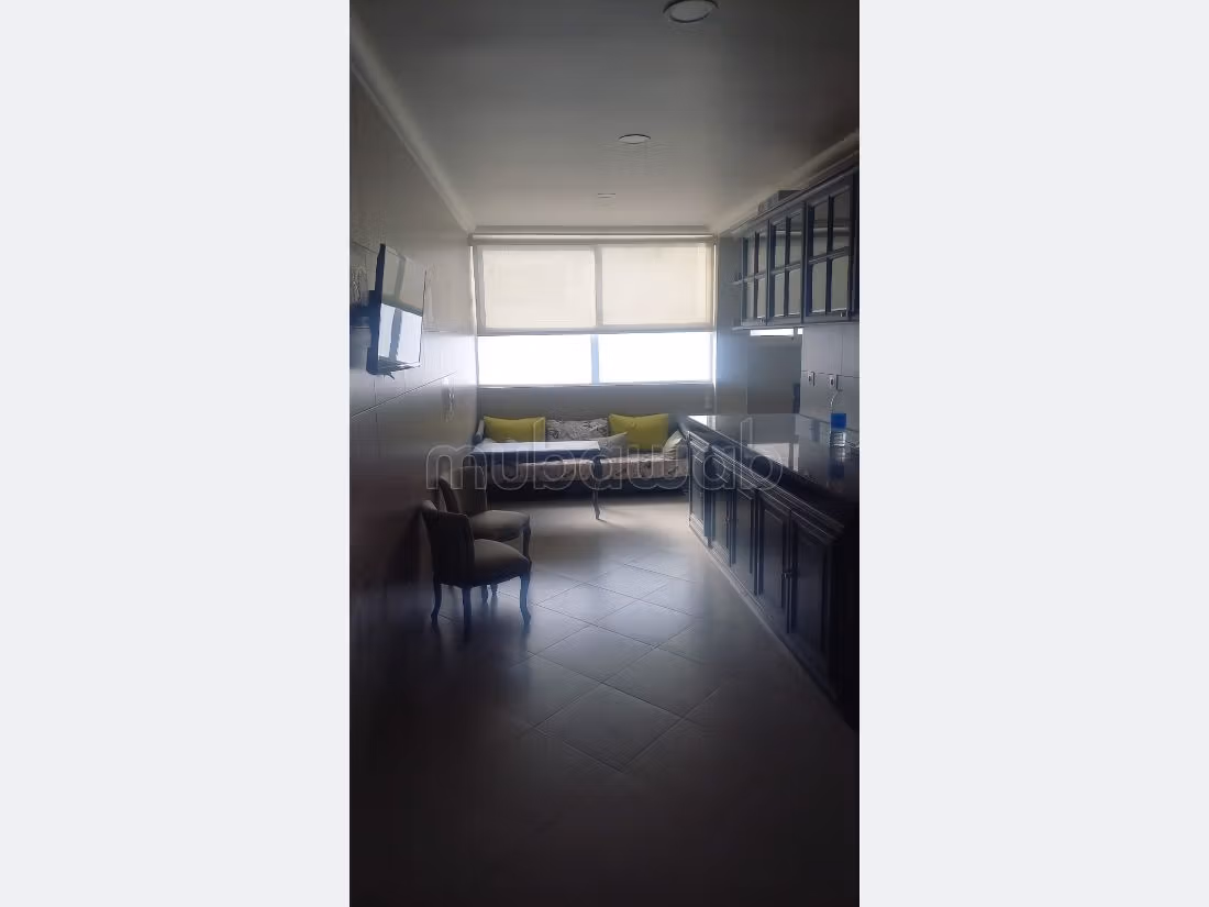 شقة رائعة للبيع بدار بوعزة. 3 غرف ممتازة. مرآب. 