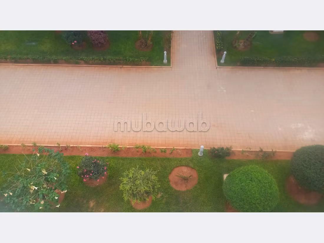 شقة رائعة للبيع بدار بوعزة. 3 غرف ممتازة. مرآب. 