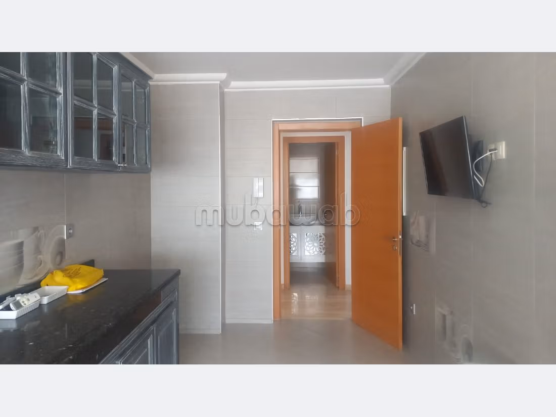 شقة رائعة للبيع بدار بوعزة. 3 غرف ممتازة. مرآب. 