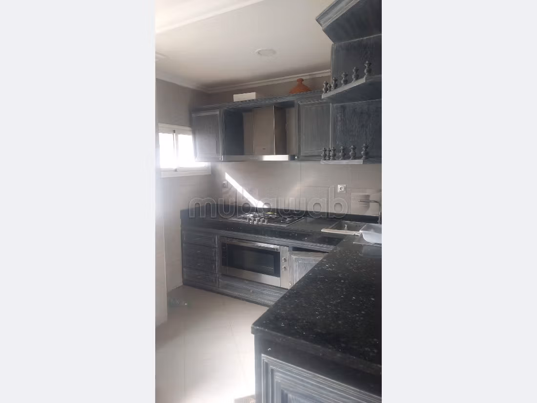 شقة رائعة للبيع بدار بوعزة. 3 غرف ممتازة. مرآب. 