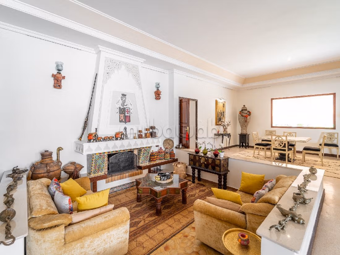 فيلا ممتازة للبيع بالنخيل. 5 غرف جميلة. مفروشة. 