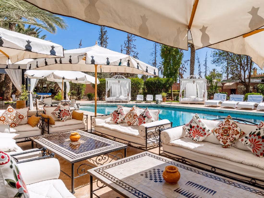 فيلا ممتازة للبيع بالنخيل. 5 غرف جميلة. مفروشة. 