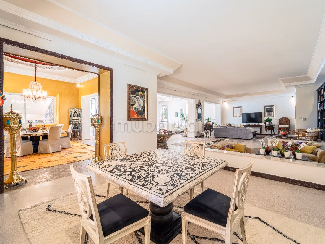 فيلا ممتازة للبيع بالنخيل. 5 غرف جميلة. مفروشة. 