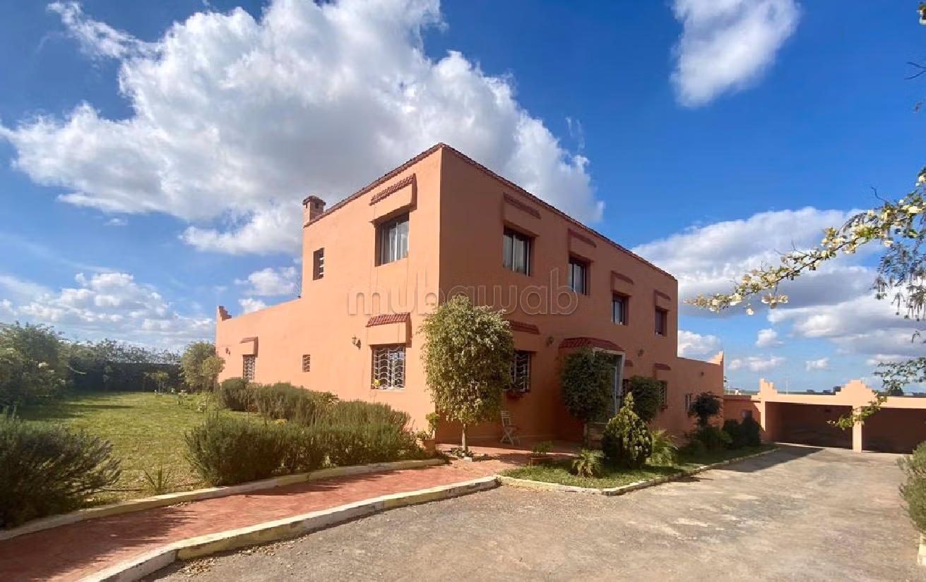 Trova la fattoria ideale a Golf de Benslimane. Superficie totale 10000 m². Garage privato. 