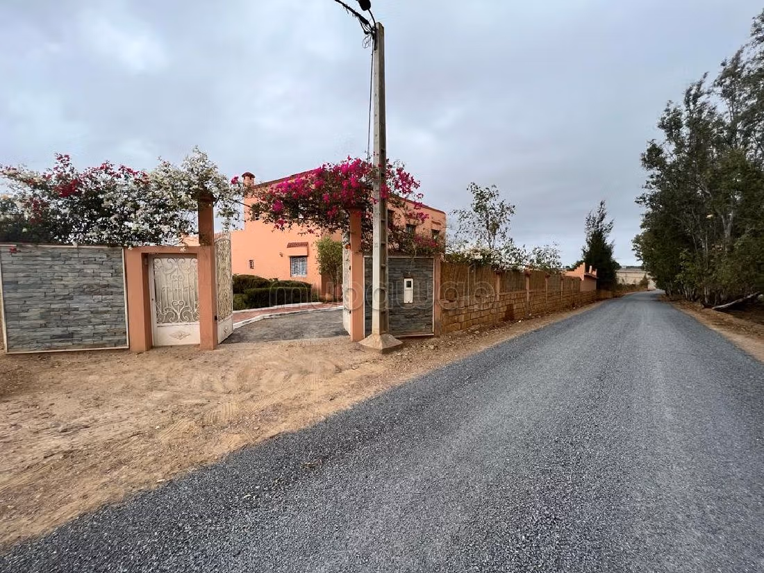 Trova la fattoria ideale a Golf de Benslimane. Superficie totale 10000 m². Garage privato. 