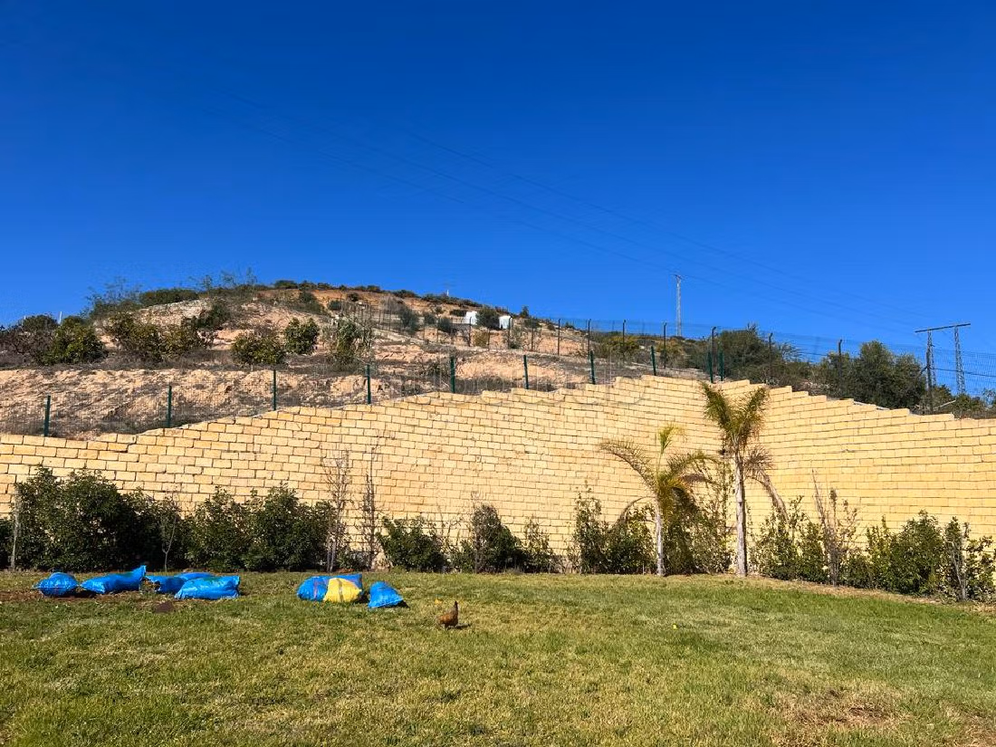 Fattoria in vendita a Technopolis. Superficie totale 13500 m².
